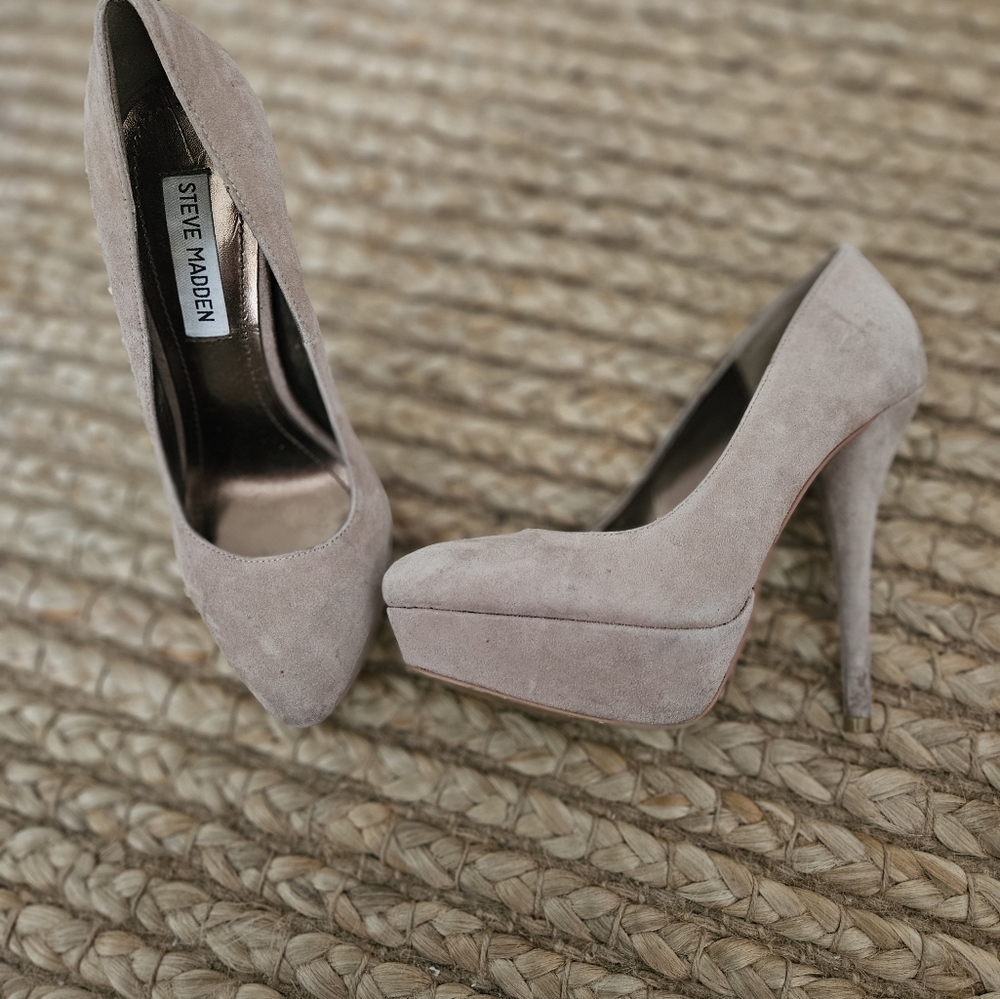 Women's Steve Madden nude suede stiletto